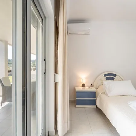 Absinthia Fanes * Rhodes City