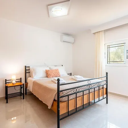 Absinthia Fanes Appartement Rhodes City