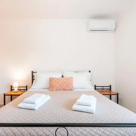 Absinthia Fanes Rhodes City