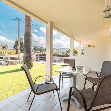 Absinthia Fanes アパート