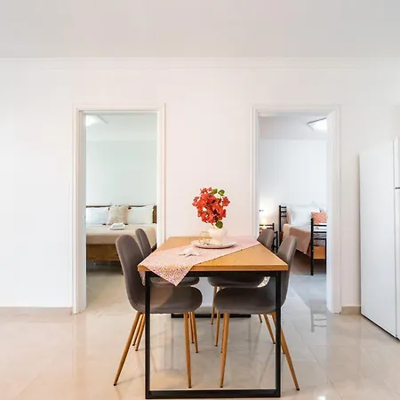 Absinthia Fanes شقة *