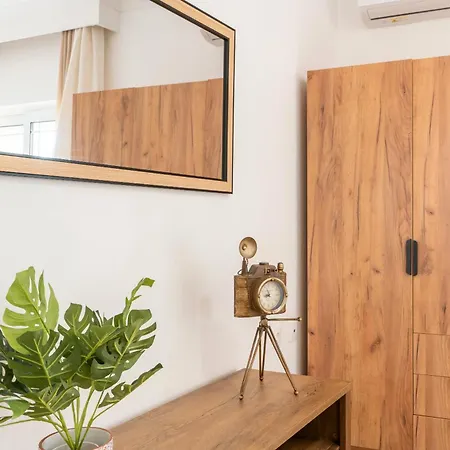 Absinthia Fanes アパート