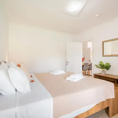 アパート Absinthia Fanes