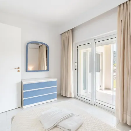 Absinthia Fanes Апартаменти