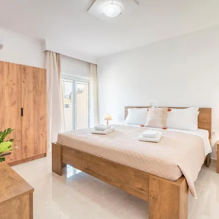 Апартаменти Absinthia Fanes *