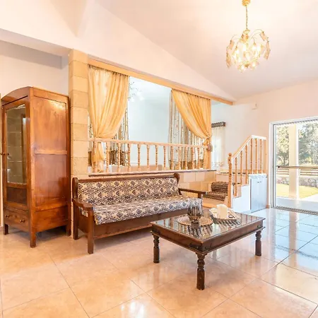 Absinthia Fanes Rhodes City