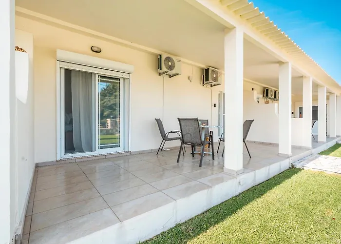 Absinthia Fanes Rhodes City