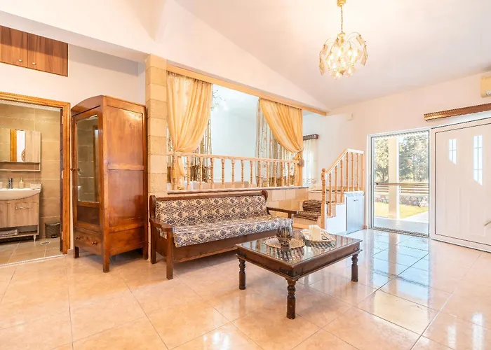 Absinthia Fanes Rhodes City